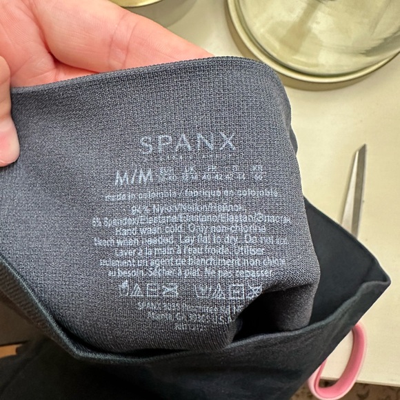 SPANX camo leggings size medium - Picture 6 of 6